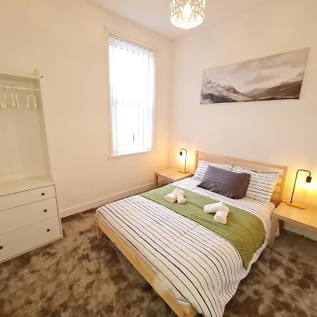 Large 3 Bed Flat, Free Parking Apartman Newcastle Upon Tyne Kültér fotó