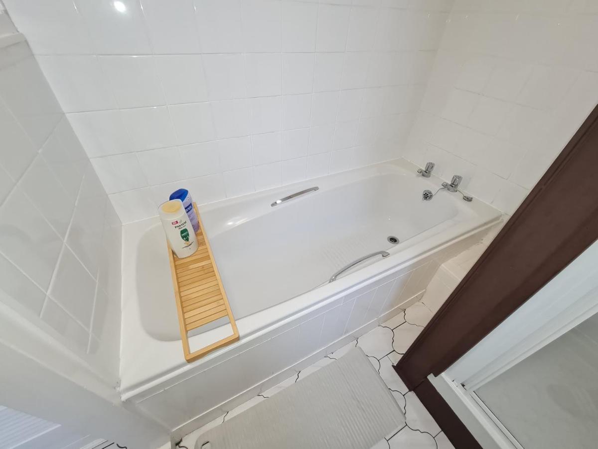 Large 3 Bed Flat, Free Parking Apartman Newcastle Upon Tyne Kültér fotó